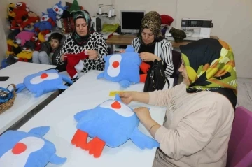 ’Zivzik’ narından esinlenen kadınlar, ürettikleri oyuncaklar ile ev ekonomisine katkı sağlıyor
