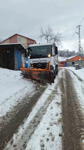Zonguldak’ta karla mücadele çalışmaları sürüyor
