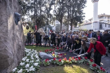 Zübeyde Hanım ölümünün 100. yıl dönümünde kabri başında anıldı
