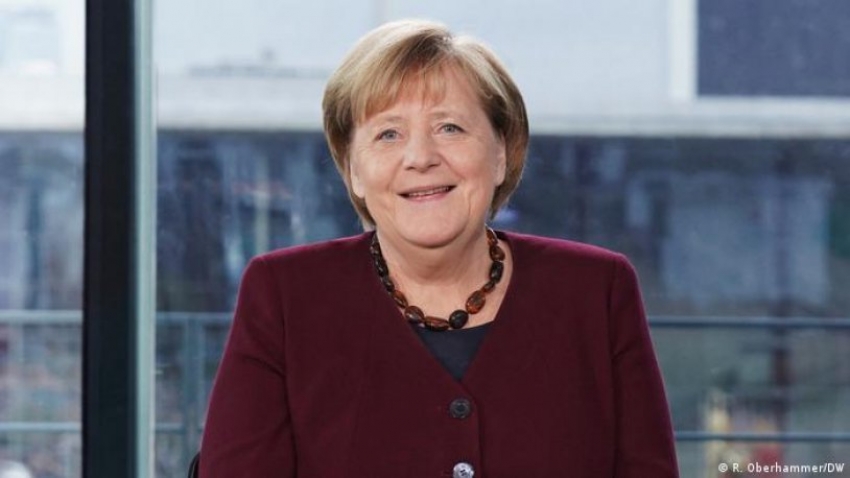 Siyaseti bırakan Merkel'e iş teklifi