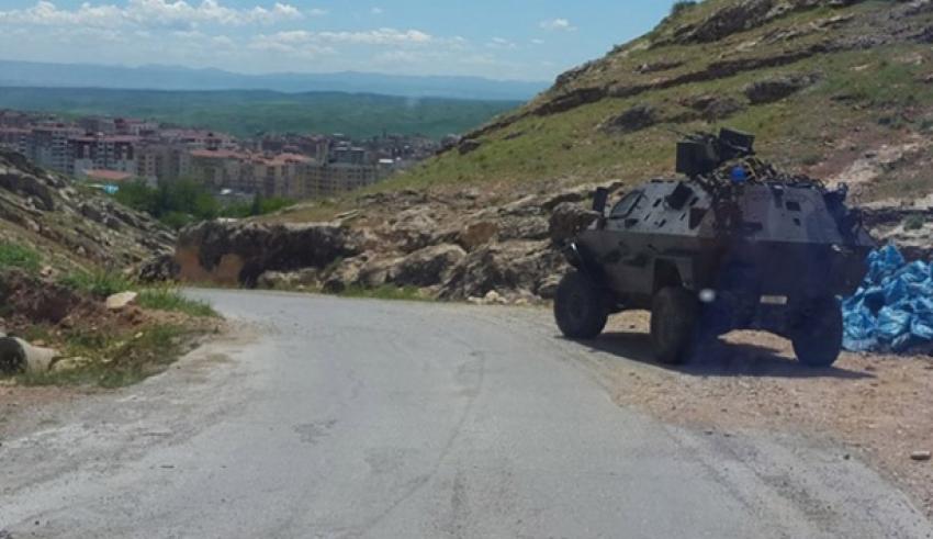 Diyarbakır'da malzeme taşıyan konvoya taciz ateşi