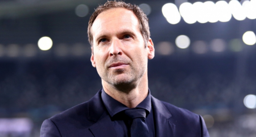 Petr Cech istifa etti