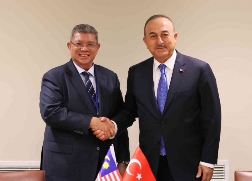 Çavuşoğlu, Malezyalı mevkidaşı Abdullah ile görüştü