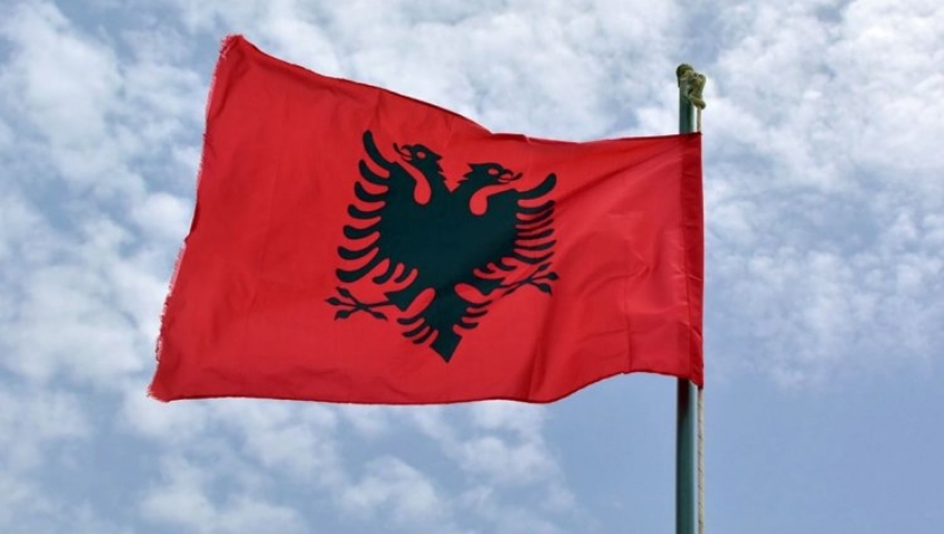 Arnavutluk'ta Türk bayrağına küstah saldırı