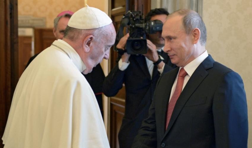 Putin, Papa'yı 70 dakika bekletti